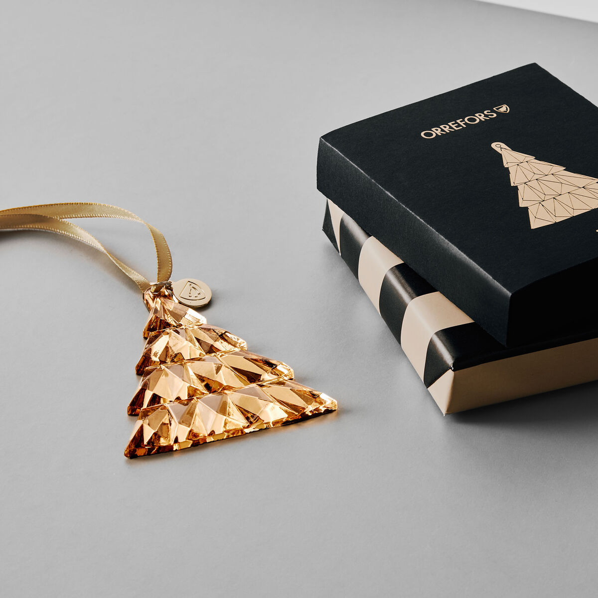 Annual Ornament 2026 gran, guld