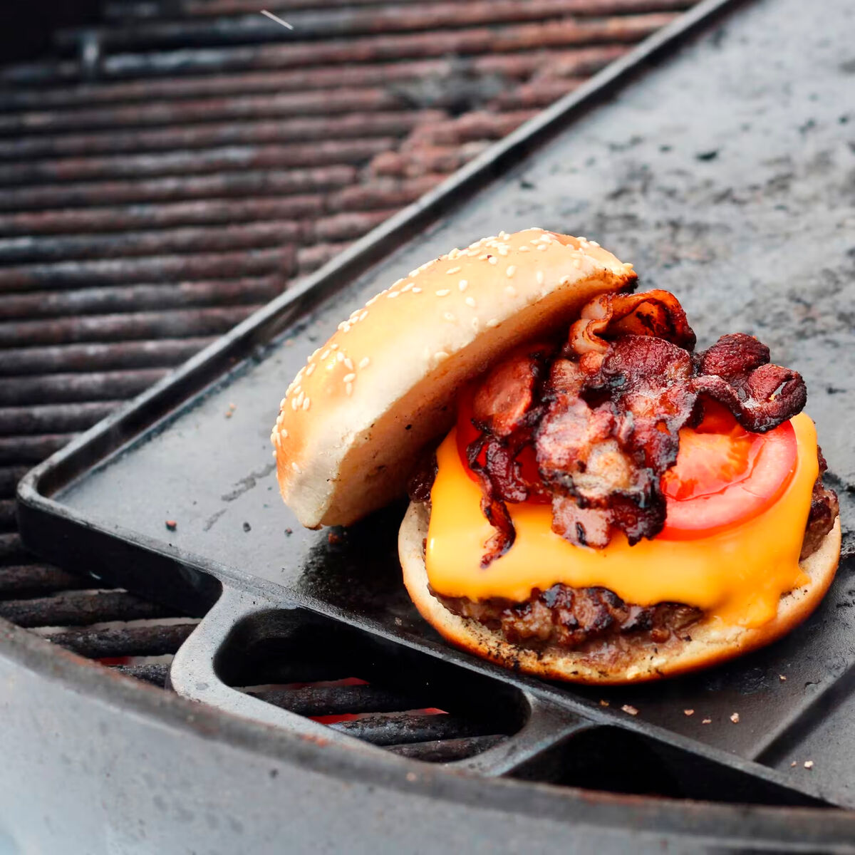 Smash Burger Set i gjutjärn – vändbart stekbord + hamburgerpress