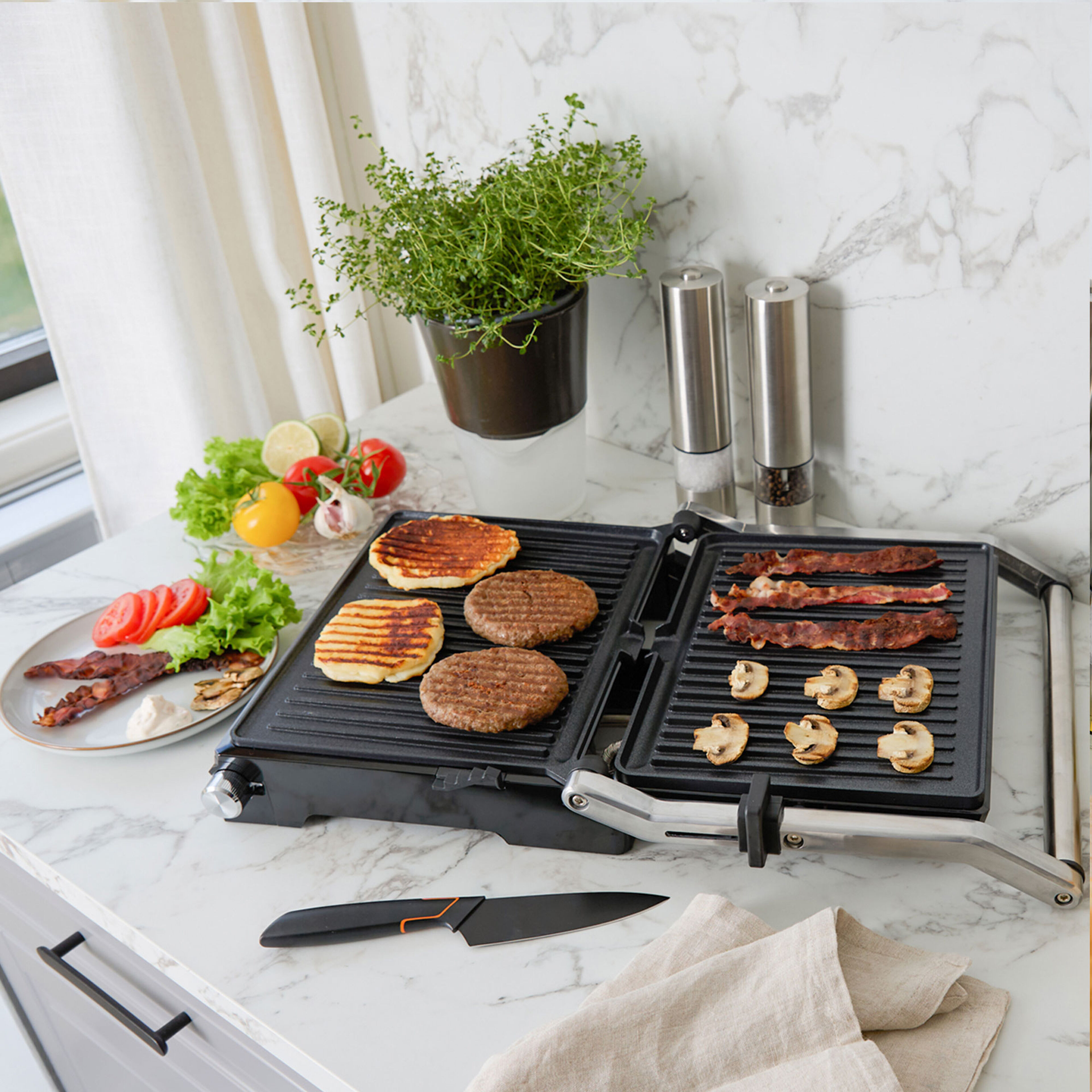 Paninigrilli Pro 2-in-1 pöytägrillillä