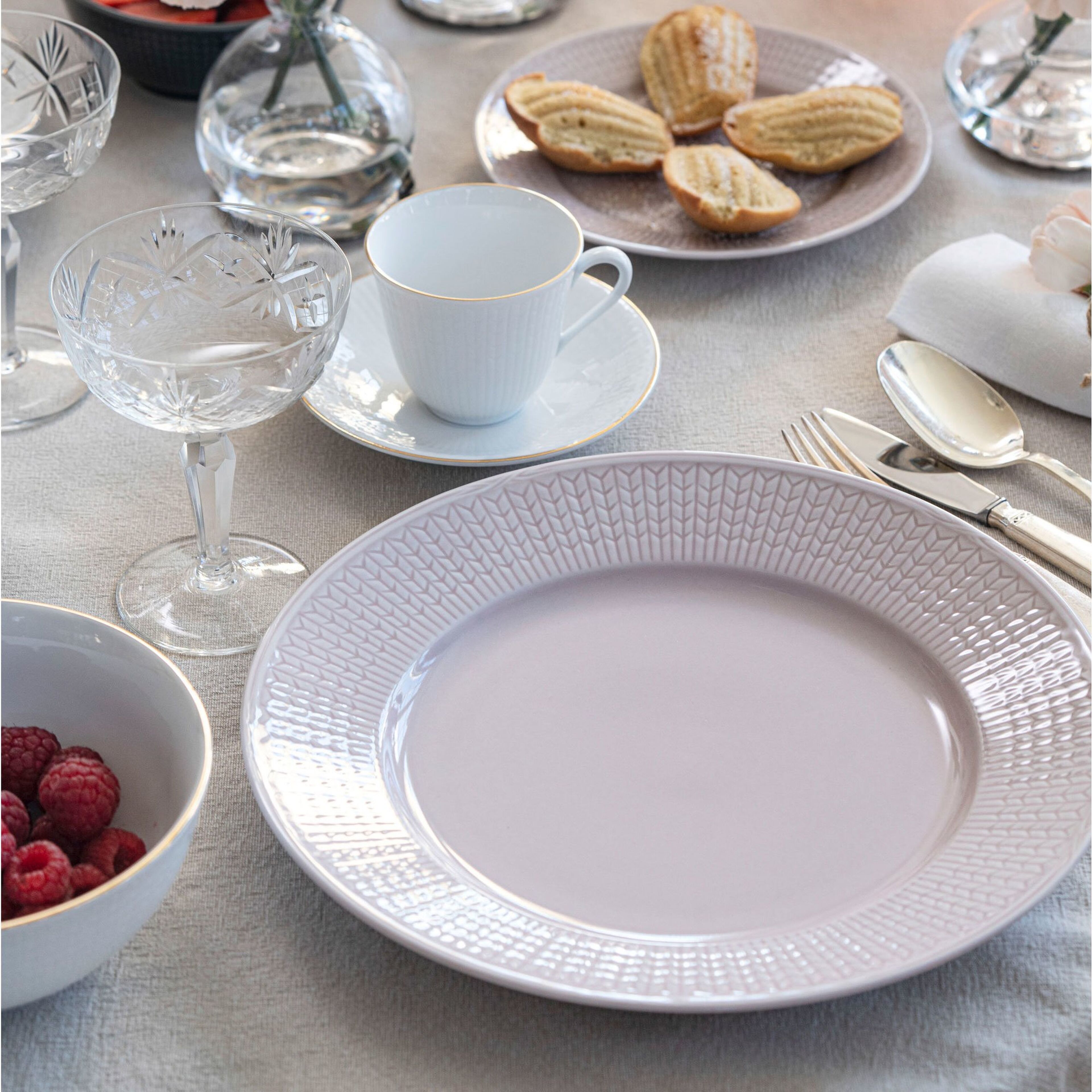 roerstrand-swedish-grace-gala-kaffekopp-med-fat-16-1052159-45132-5