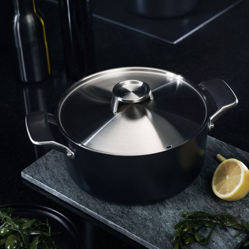 Taiten kattila kannella 3,5 litraa