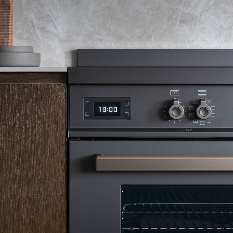 PRO95I1ECAT Professional induktionsspis med singelugn 90 cm, matt svart