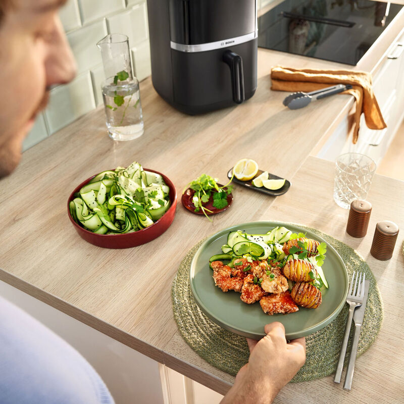 MAF462B0 Serie 4 airfryer 6,1 litraa, musta