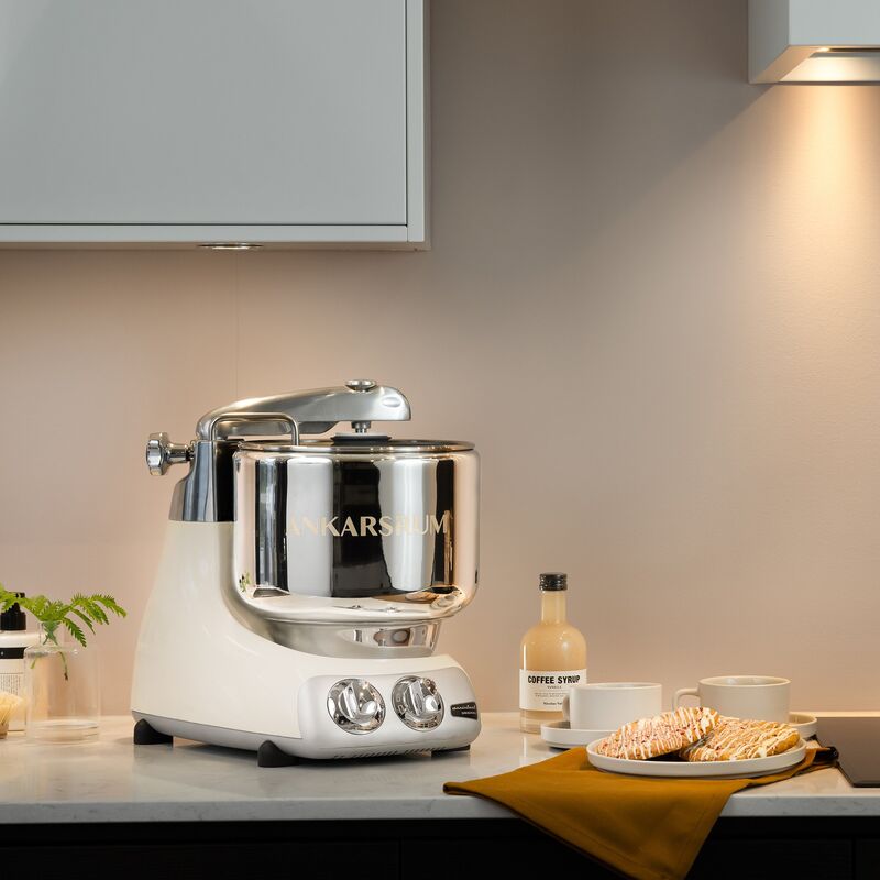 AKM 6230 -yleiskone vaalea kerma