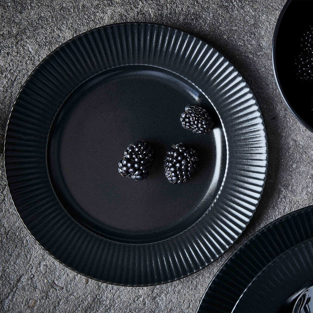 Groovy-ruokalautanen 27 cm, musta