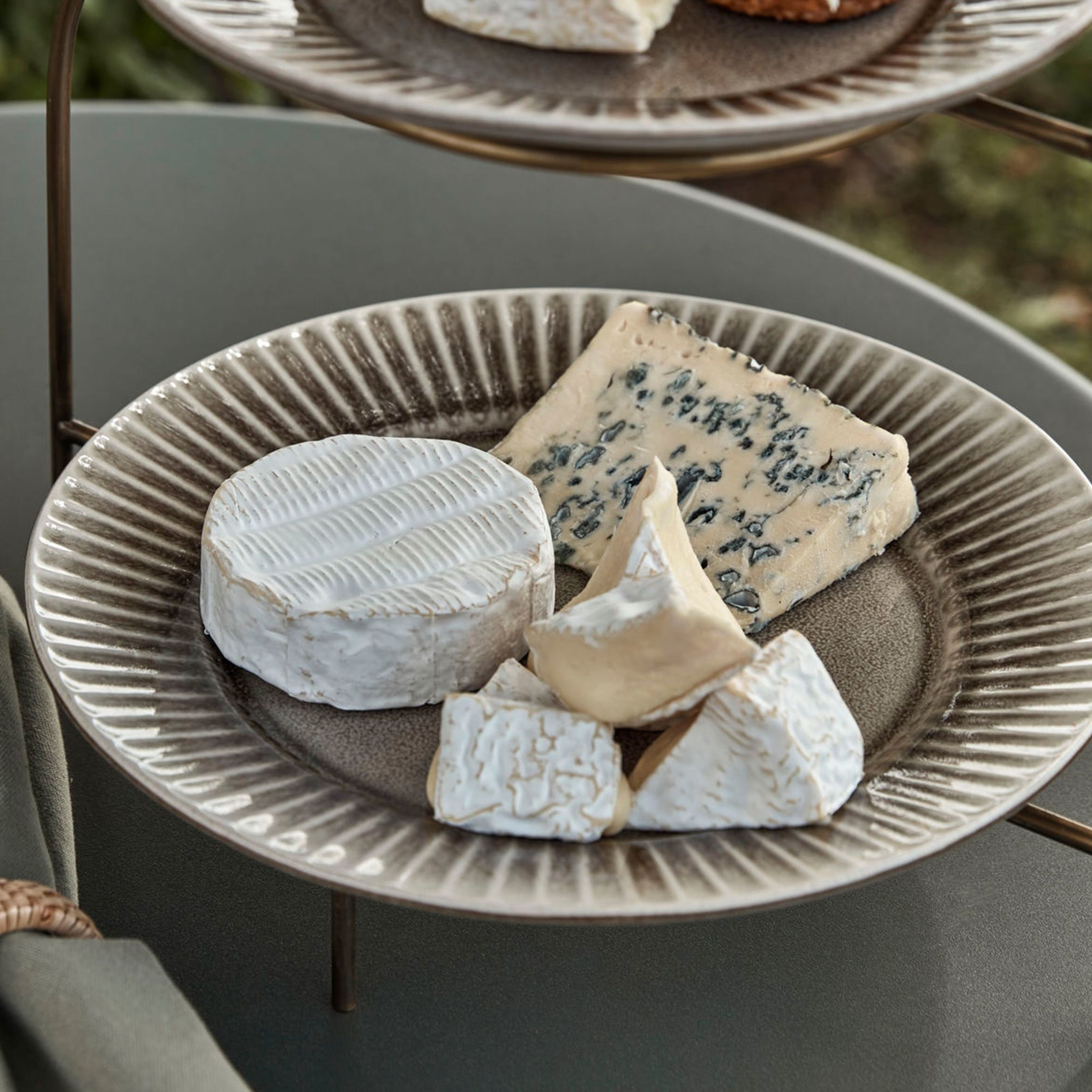 house-doctor-pleat-middagstallerken-oe27-cm-graa-brun-206260243-64813-4