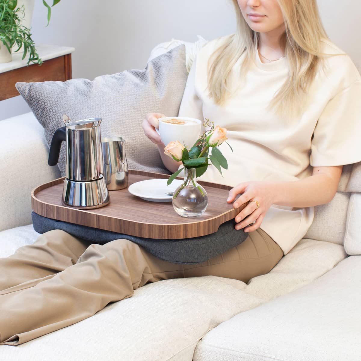 CurveLine Laptray knäbricka med anti-slip, large, valnöt