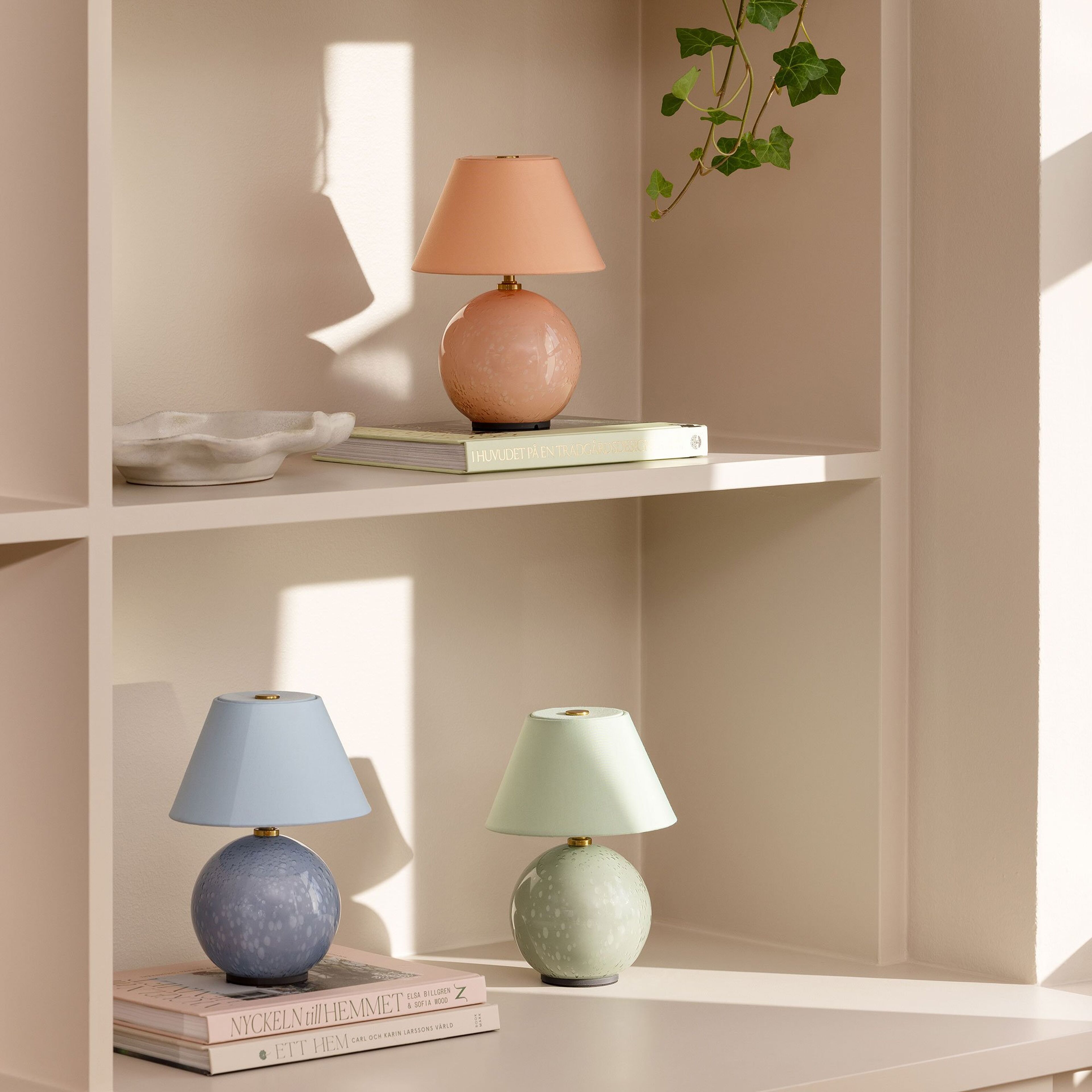 Iris bærbar bordlampe, dueblå