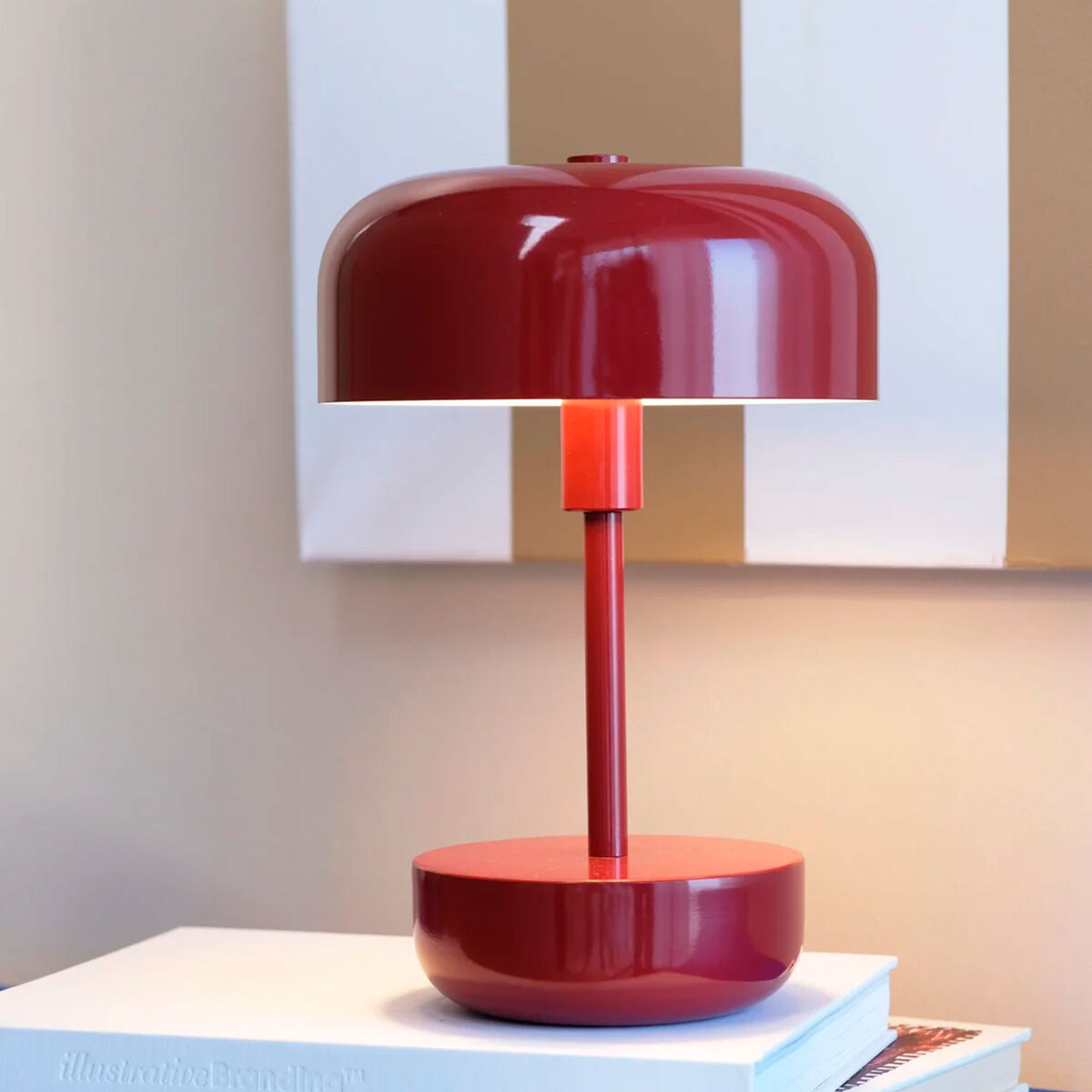 Haipot genopladelig LED bordlampe, mørkerød