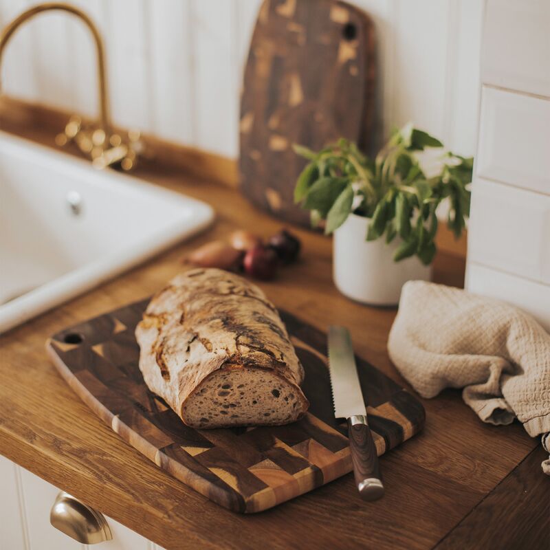 Sina oval skärbräda 40x28 cm, akaciaträ