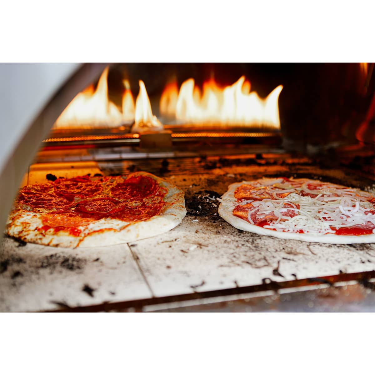 Kaasu -ja puulämmitteinen pizzauuni