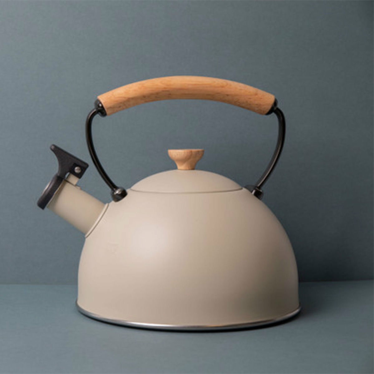Tekanna med vissla 1,6 liter, crème