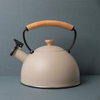 Tekanna med vissla 1,6 liter, crème