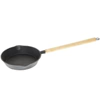 Gjutjärnspanna med trähandtag