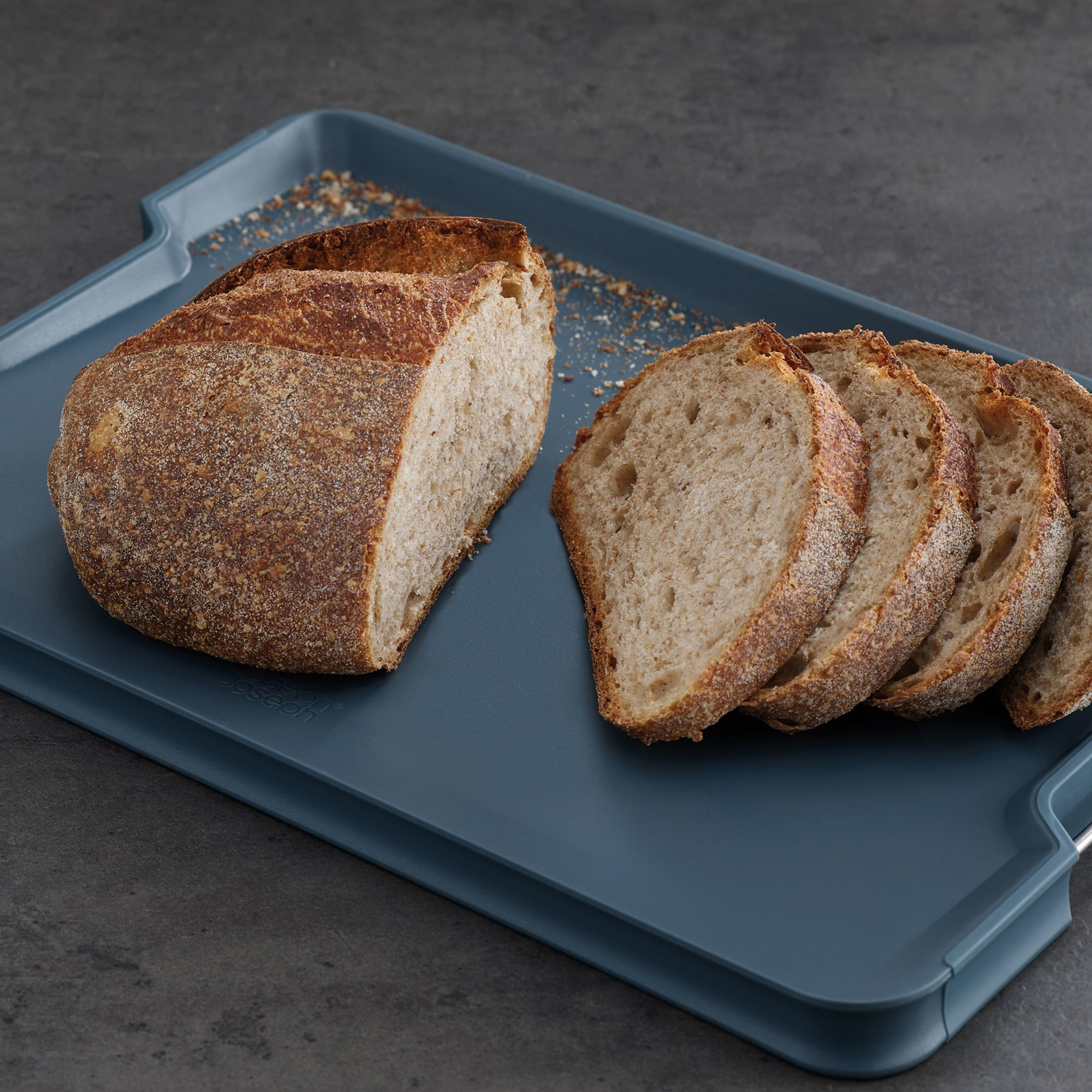 joseph-joseph-cut-carve-plus-skaerebraet-47-x-33-cm-blaa-60212-58181-3