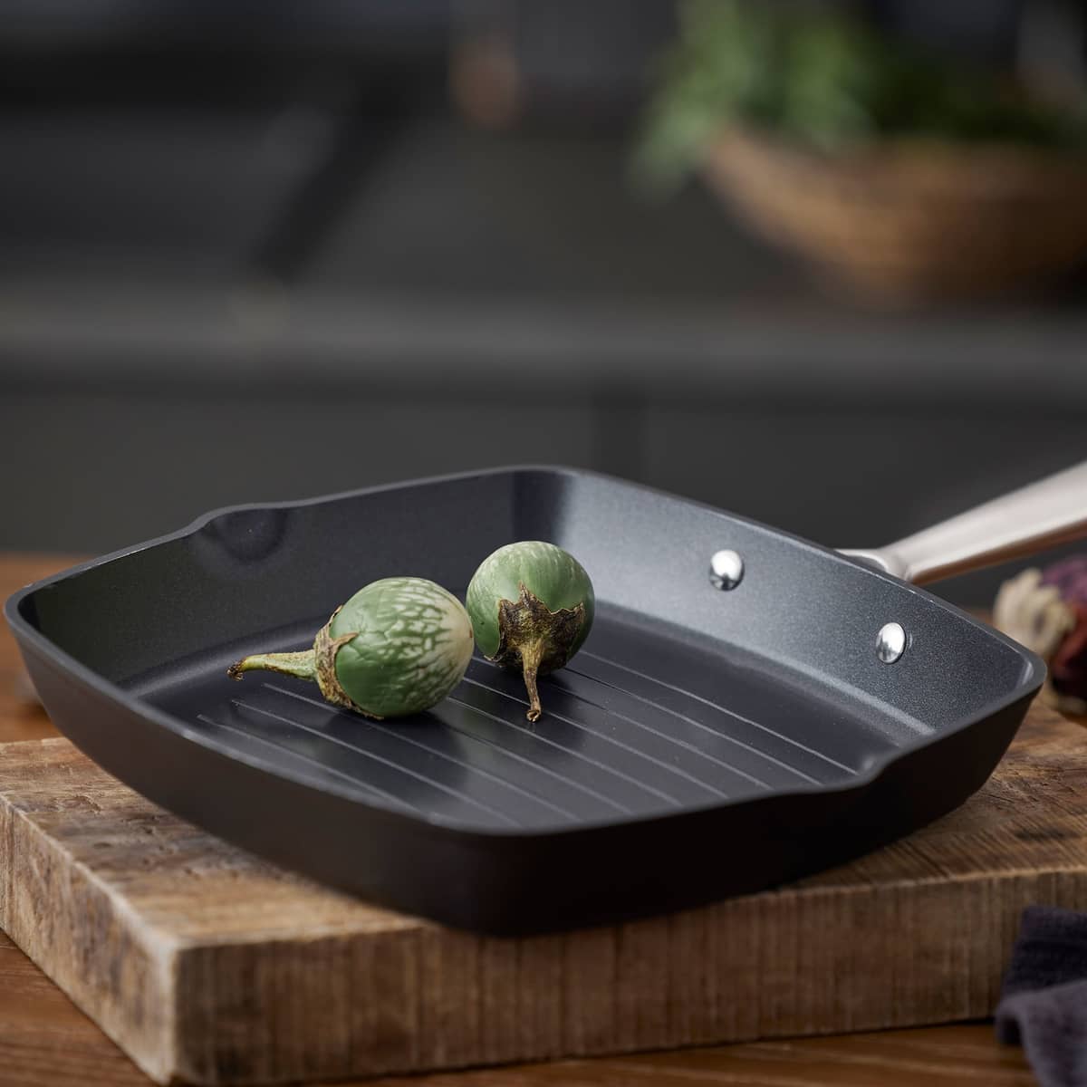 Travo grillpanna keramisk non-stick 24x24 cm, svart aluminium