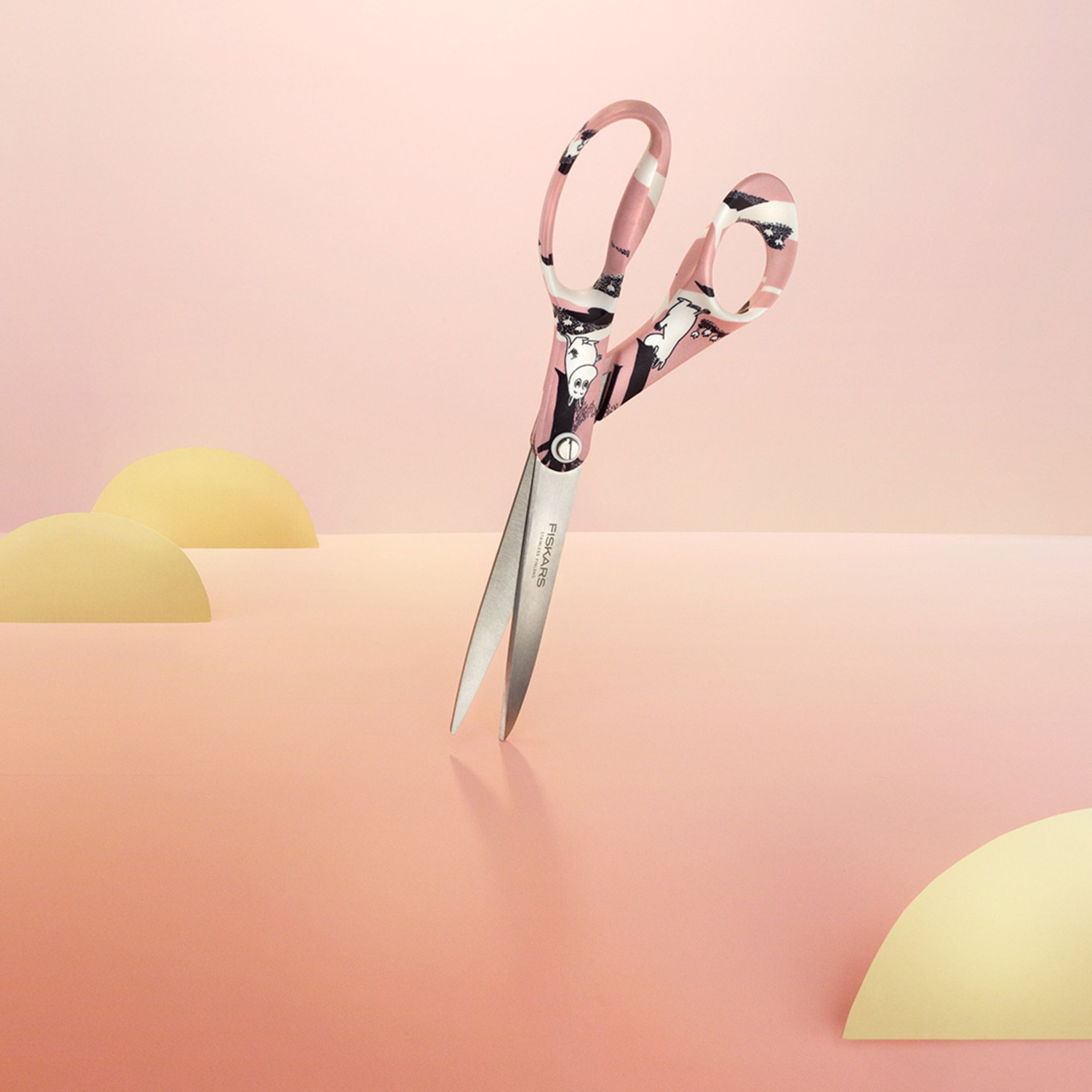 fiskars-moomin-universalsaks-21-cm-love-1067188-58922-4