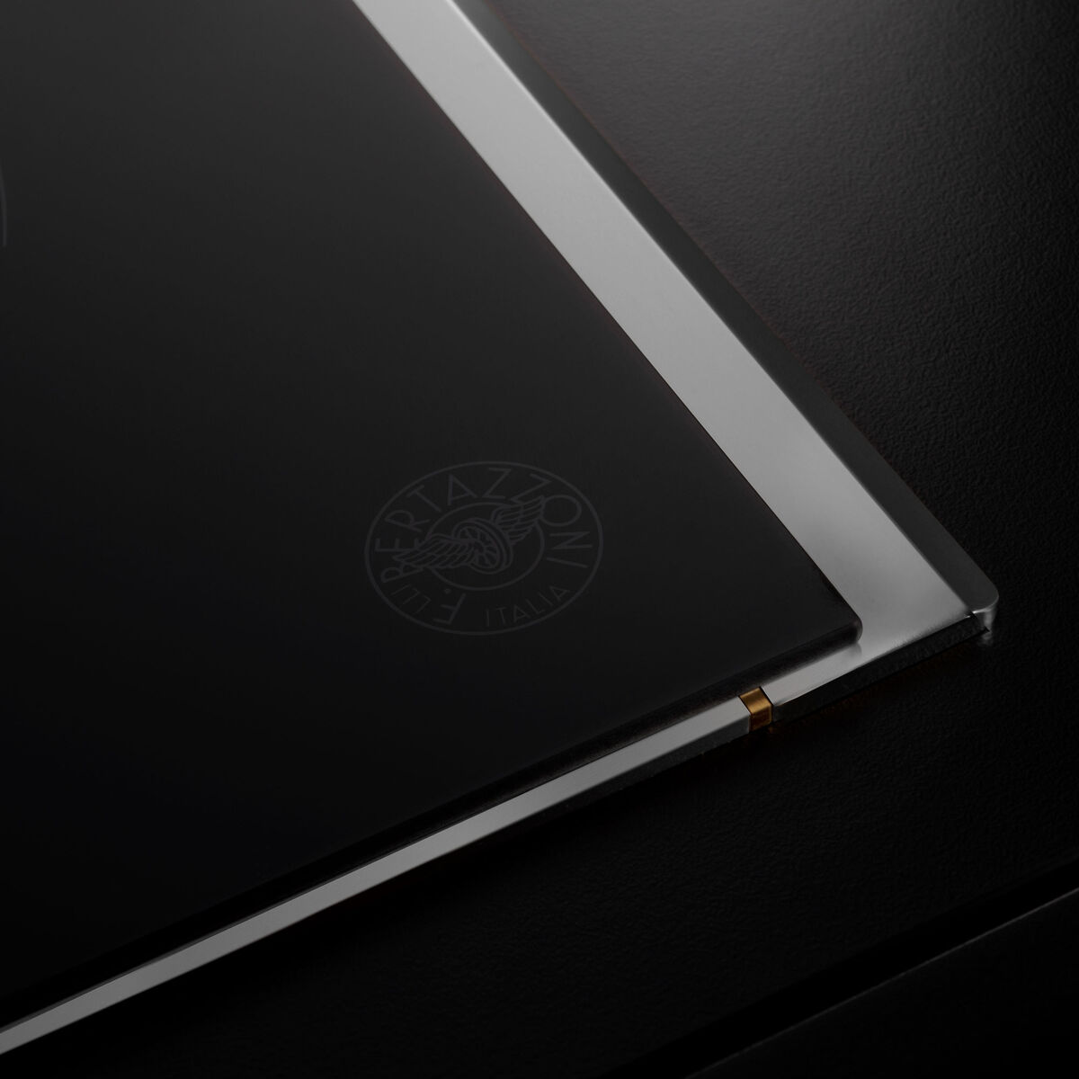 P784I1M37XT Super-Premium induktionshäll 78 cm med stålram, 4 zoner