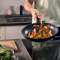 Madura Plus stekepanne 28 cm, aluminium