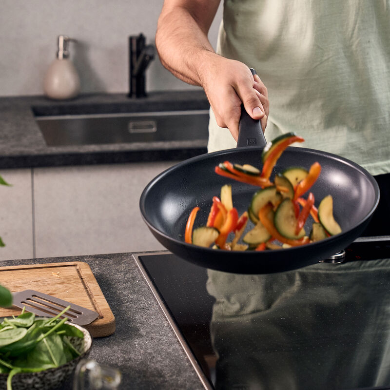 Madura Plus paistinpannu 28 cm, alumiini.