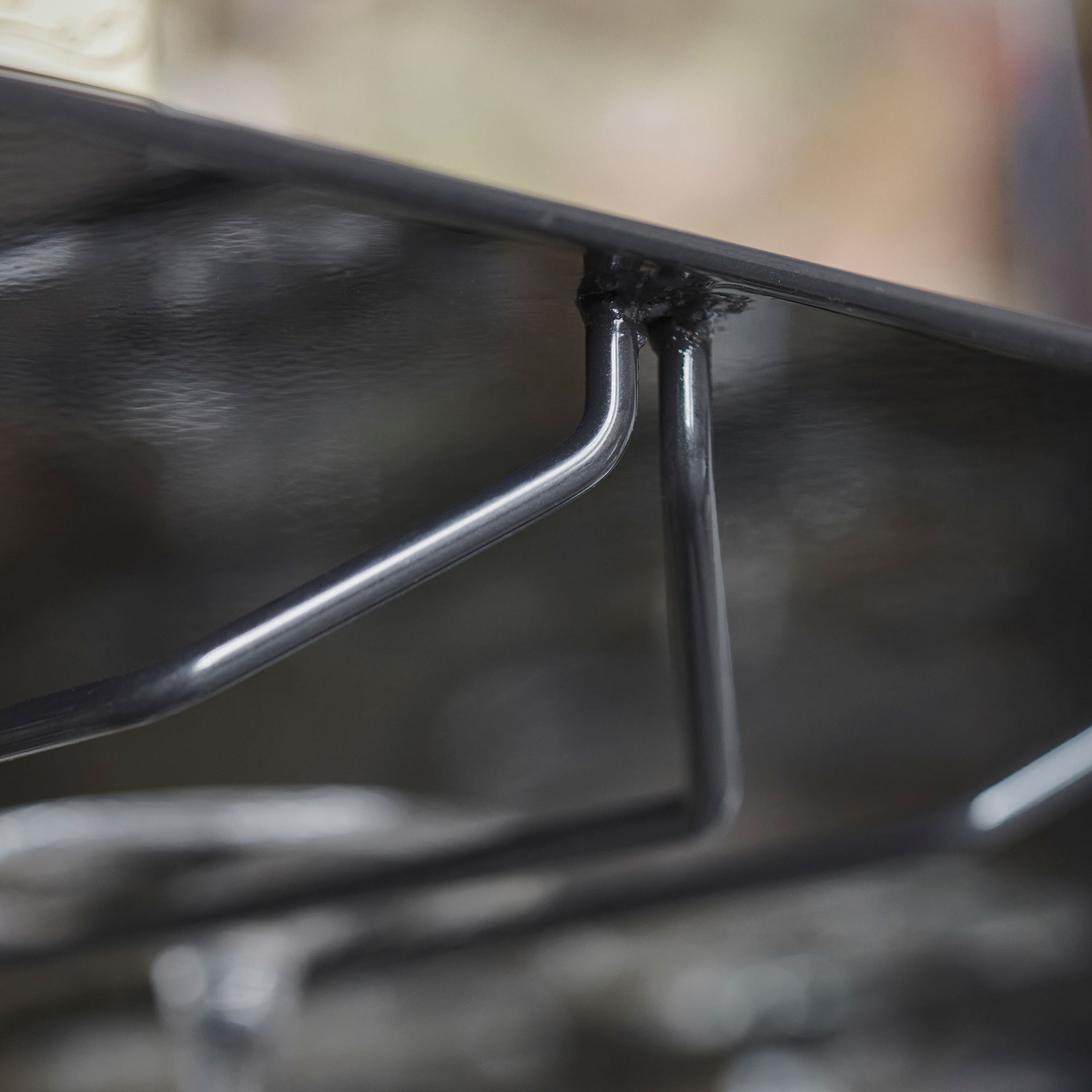 Glasshenger til Fari hylle, svart