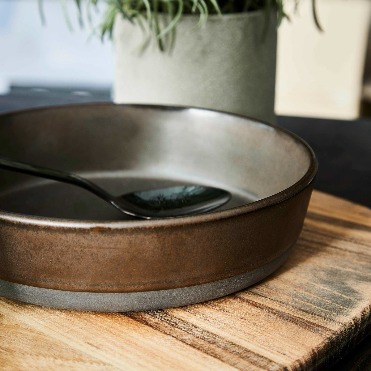 RAW dyb tallerken i stentøj 19,4 cm, metallisk brun