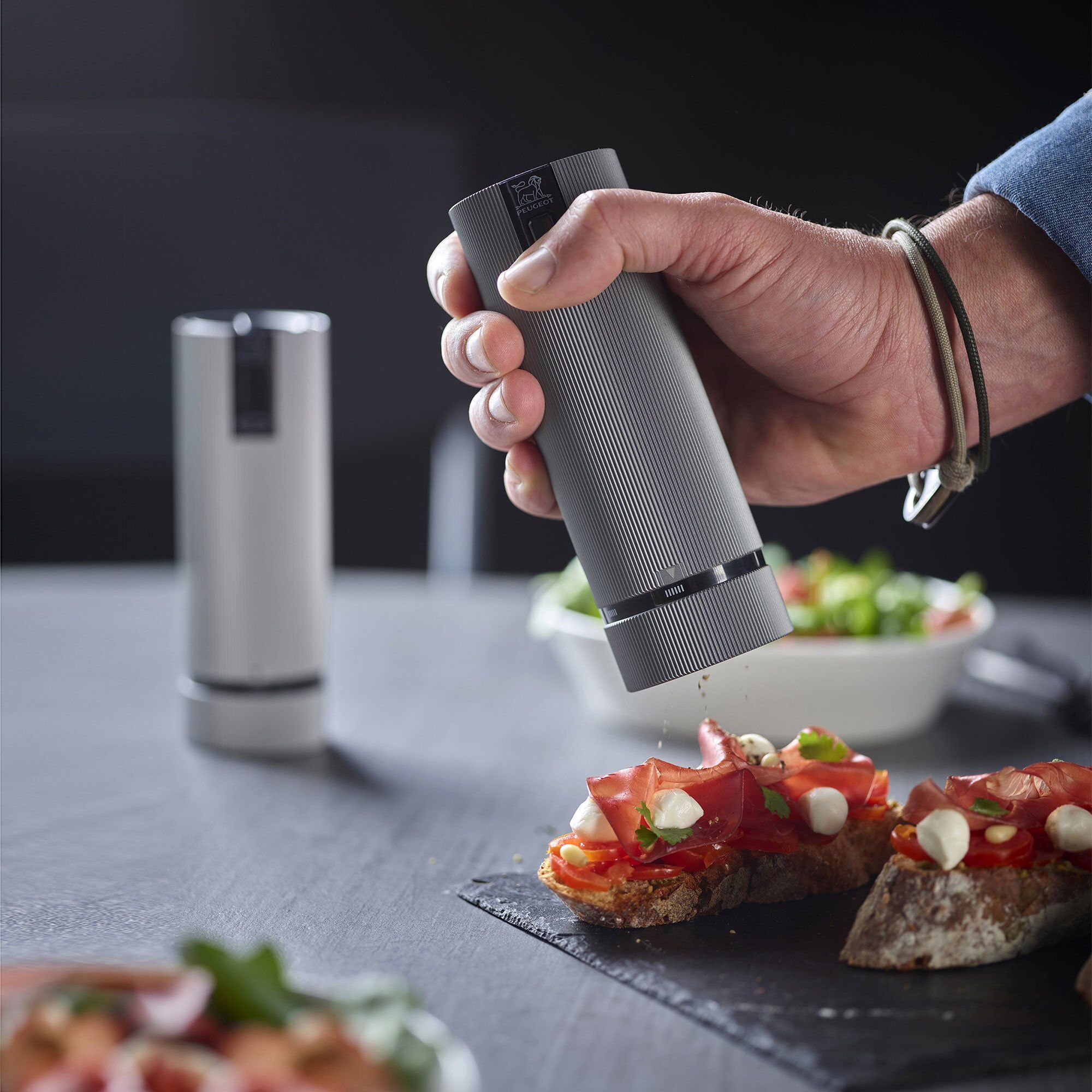 Alternativ bild 1 för Peugeot Line elektrisk saltkvarn, aluminium