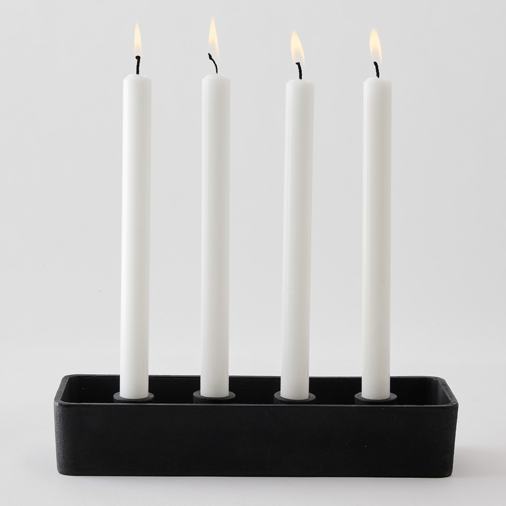 Toulouse adventtikynttelikkö, valurautaa