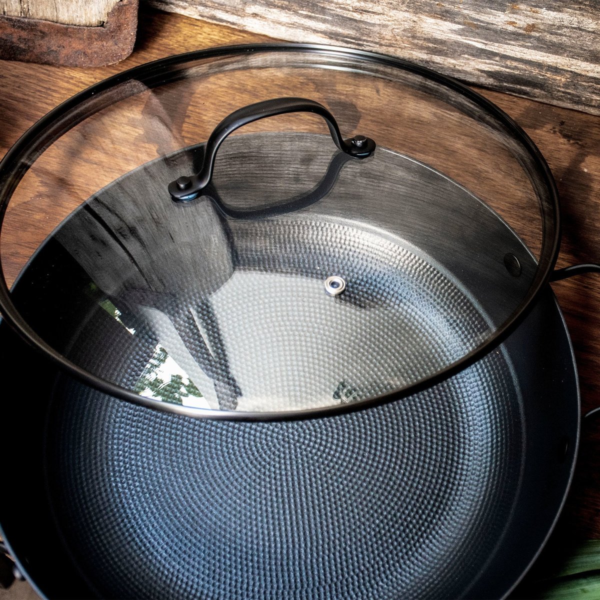 Sauté-pannu 30 cm kevyttä valurautaa
