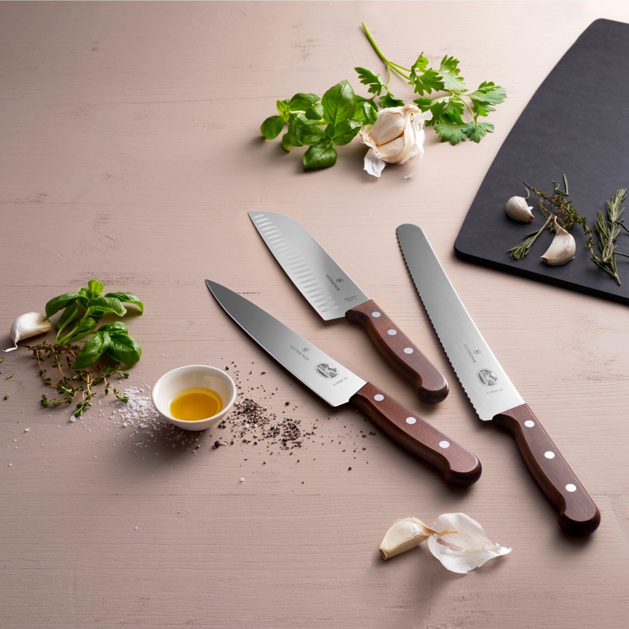 Alternativ bild 1 för Victorinox Santokukniv 17 cm Olivslipad Wood