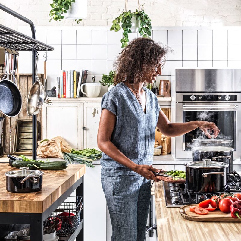 Cookware Collection -kattila, kannellinen, 20 cm, musta