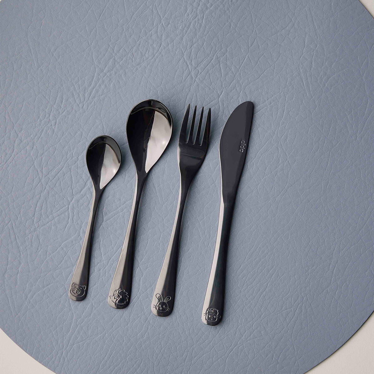 Atelier lasten ruokailuvälineet 4 osaa musta