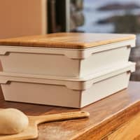 Puinen kansi pizzataikinalaatikolle