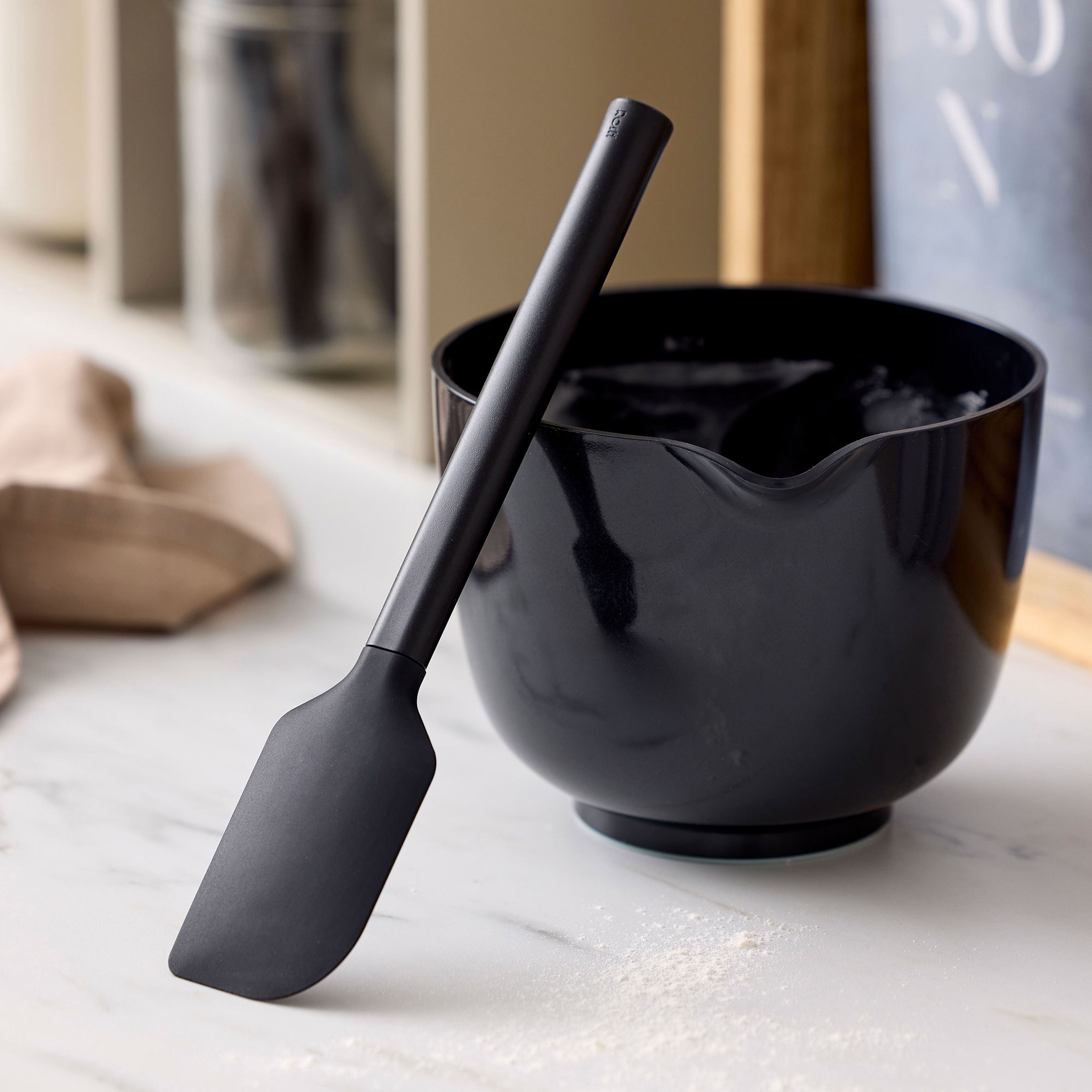 Rosti Emma nuolija, musta