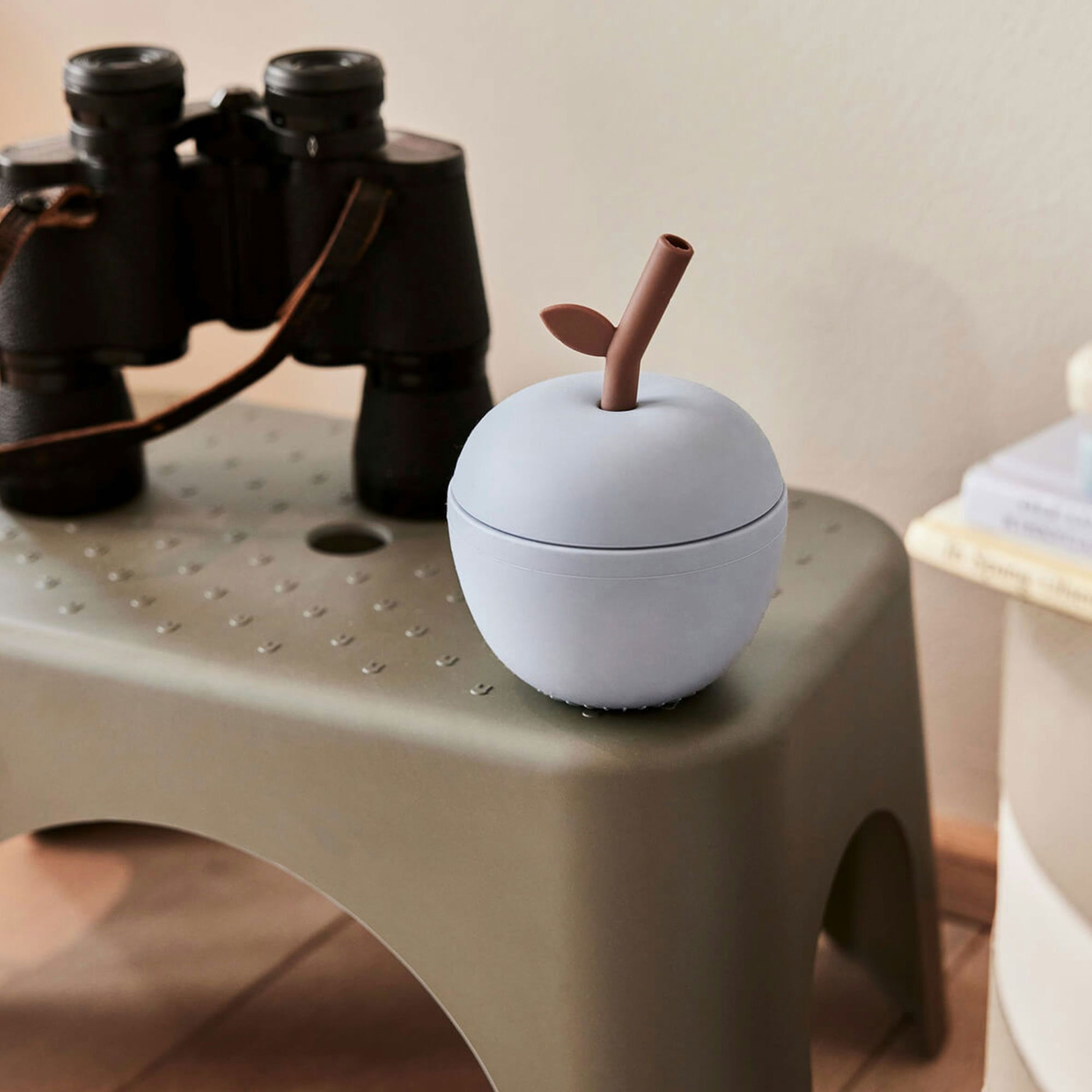 OYOY Mini Apple børnekrus, dusty blue