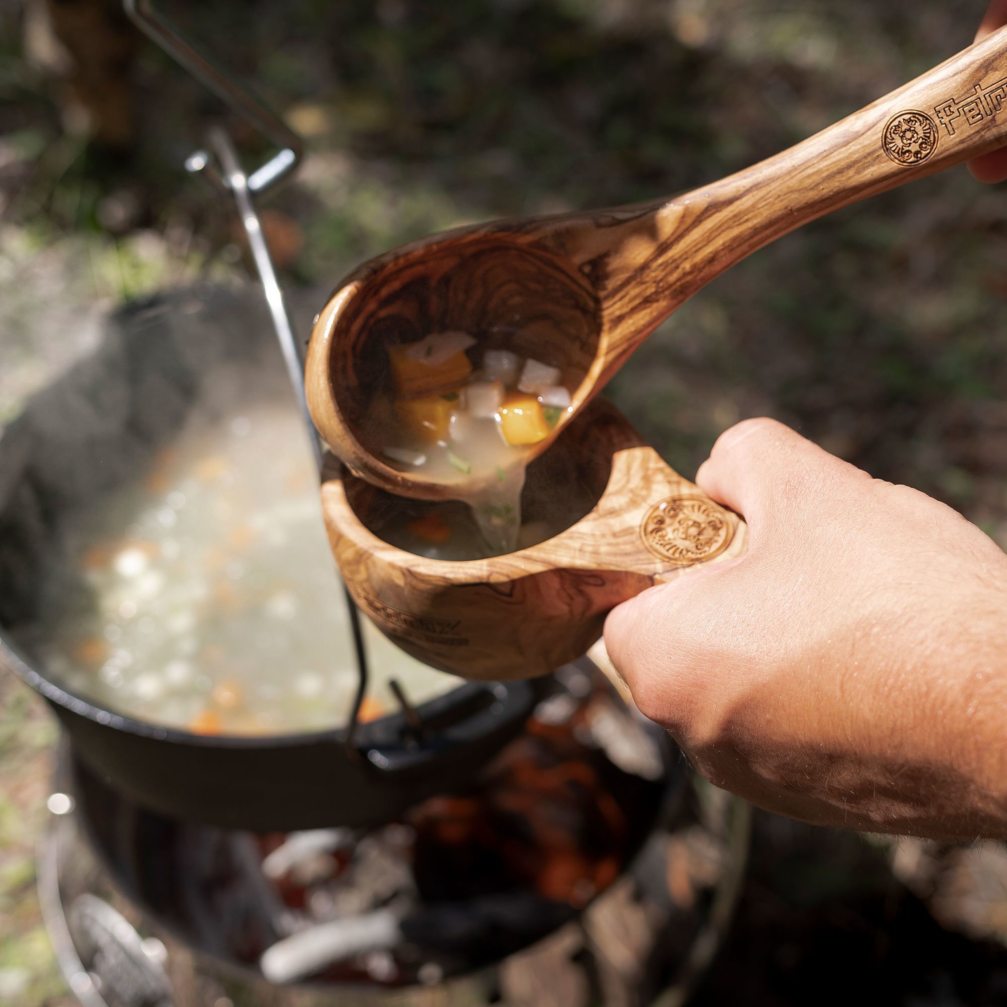 petromax-traeske-i-oliventrae-27-cm-ladle26-olive-57972-5