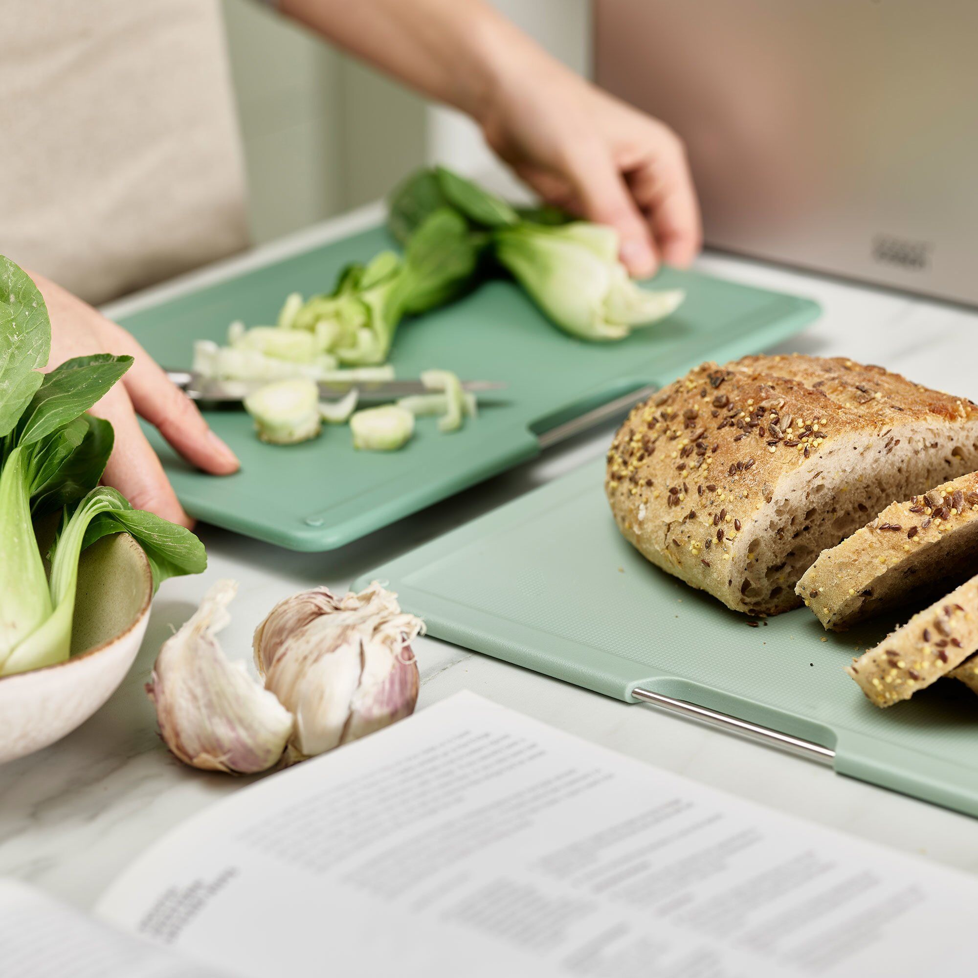 Alternativ bild 1 för Joseph Joseph Folio Sage Editions skärbrädor med fodral 4 st, 26 x 36 cm