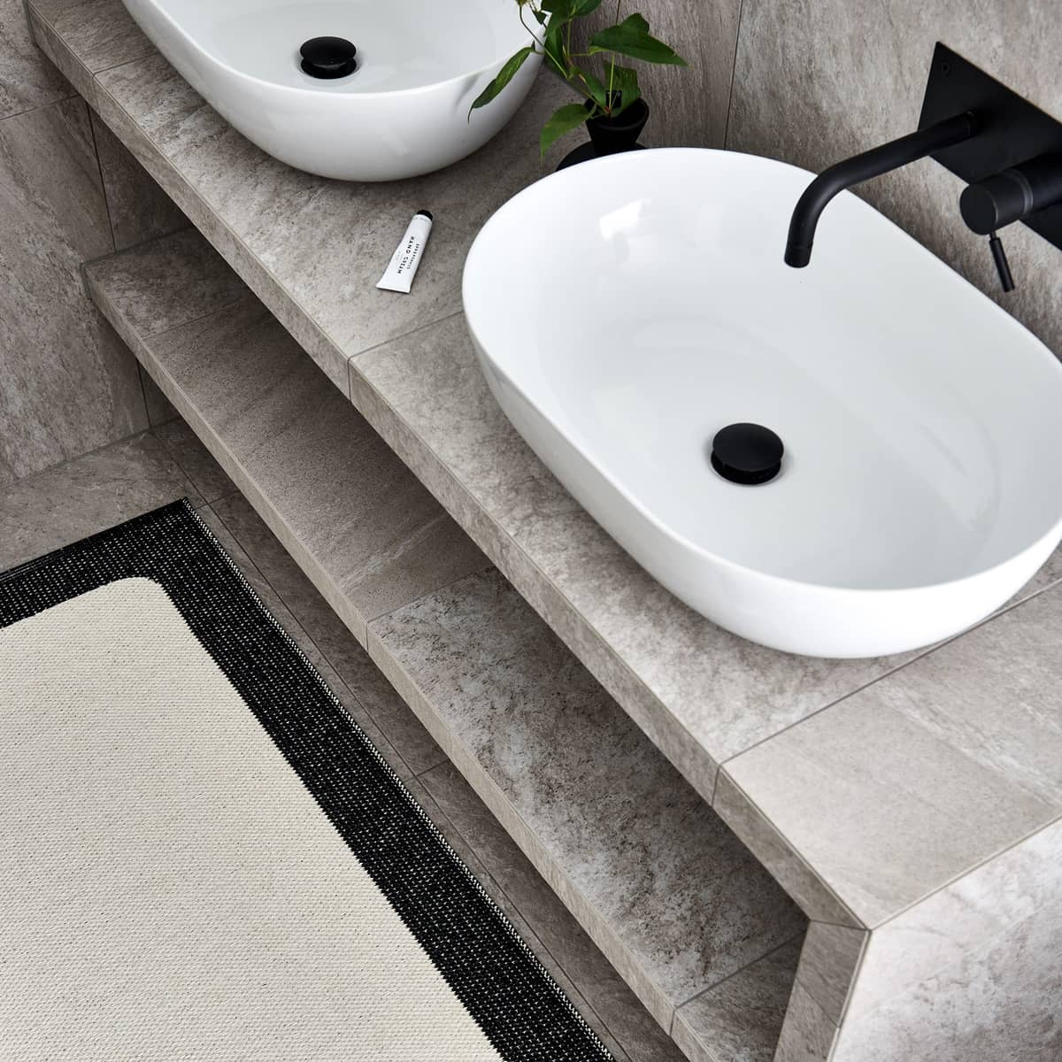 Gulvteppe Ilda, 70 x 240 cm., black/vanilla