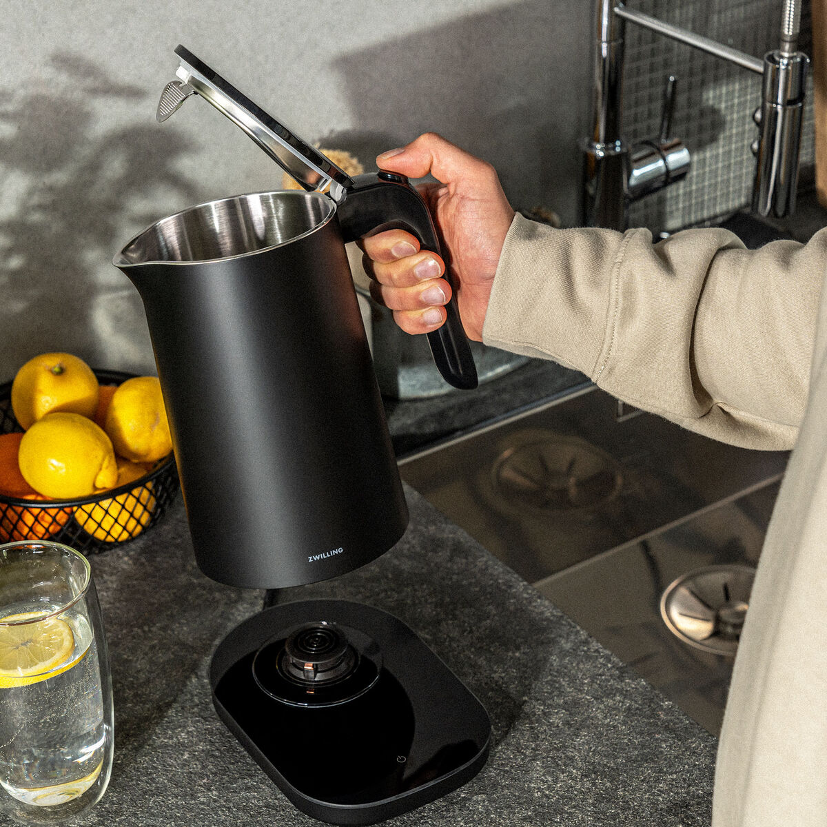 Enfinigy Pro vandkedel 1 liter, sort