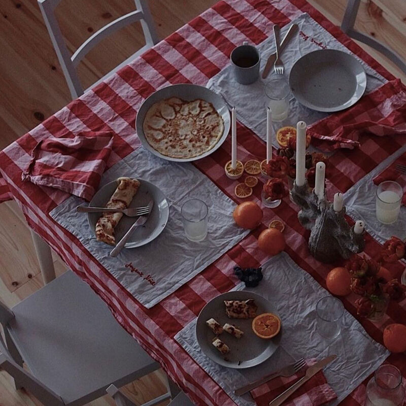 Paola bordsduk 250x145 cm, röd/rosa