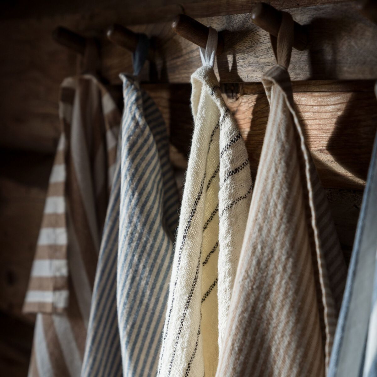 Viskestykke stribet 47x70 cm, karamel/beige