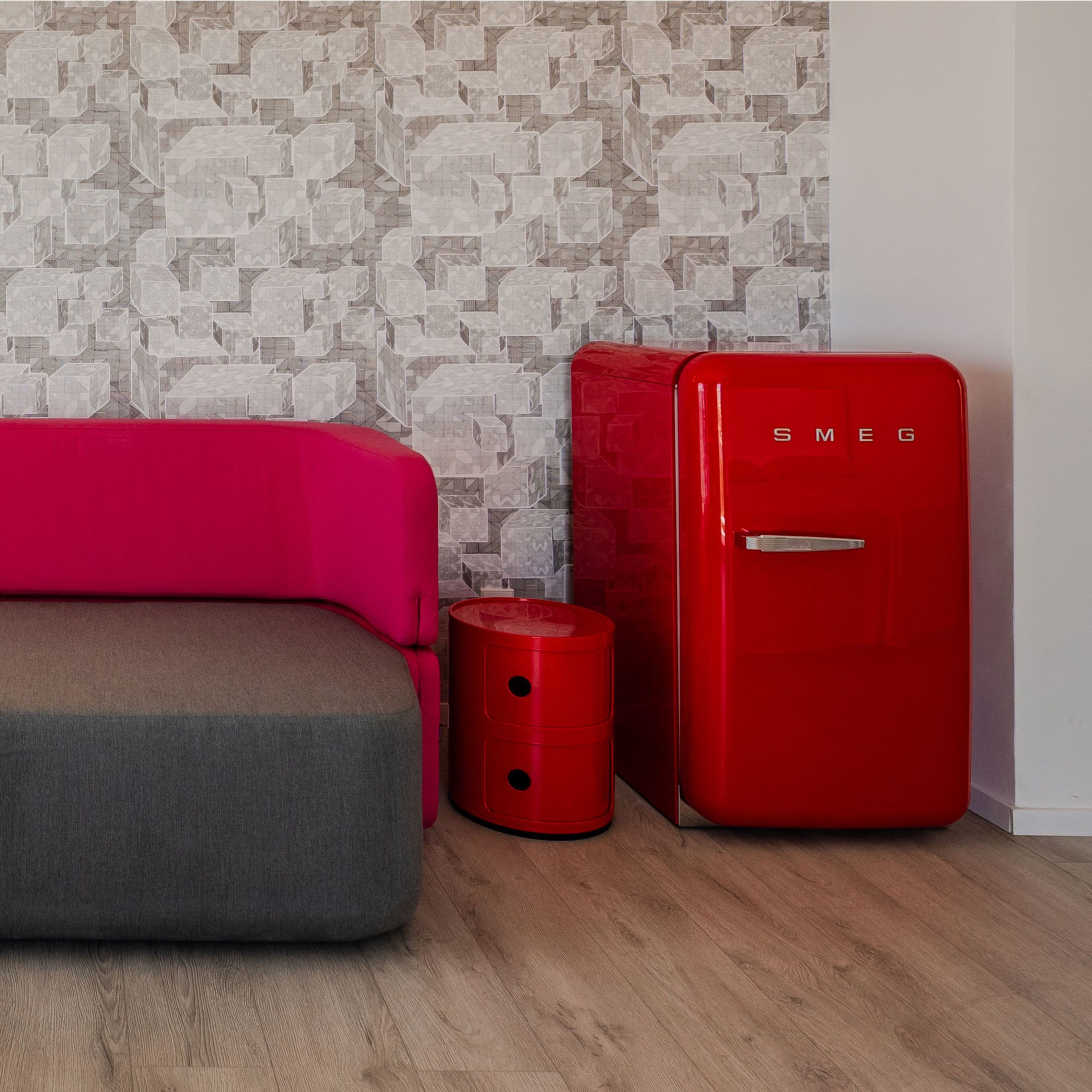 smeg-fab10ror6-koeleskab-med-fryseboks-roed-fab10rrd6-65951-9
