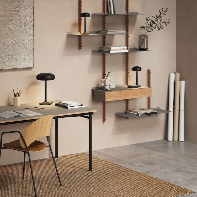 Emendo lampe med Qi trådløs oplader, black