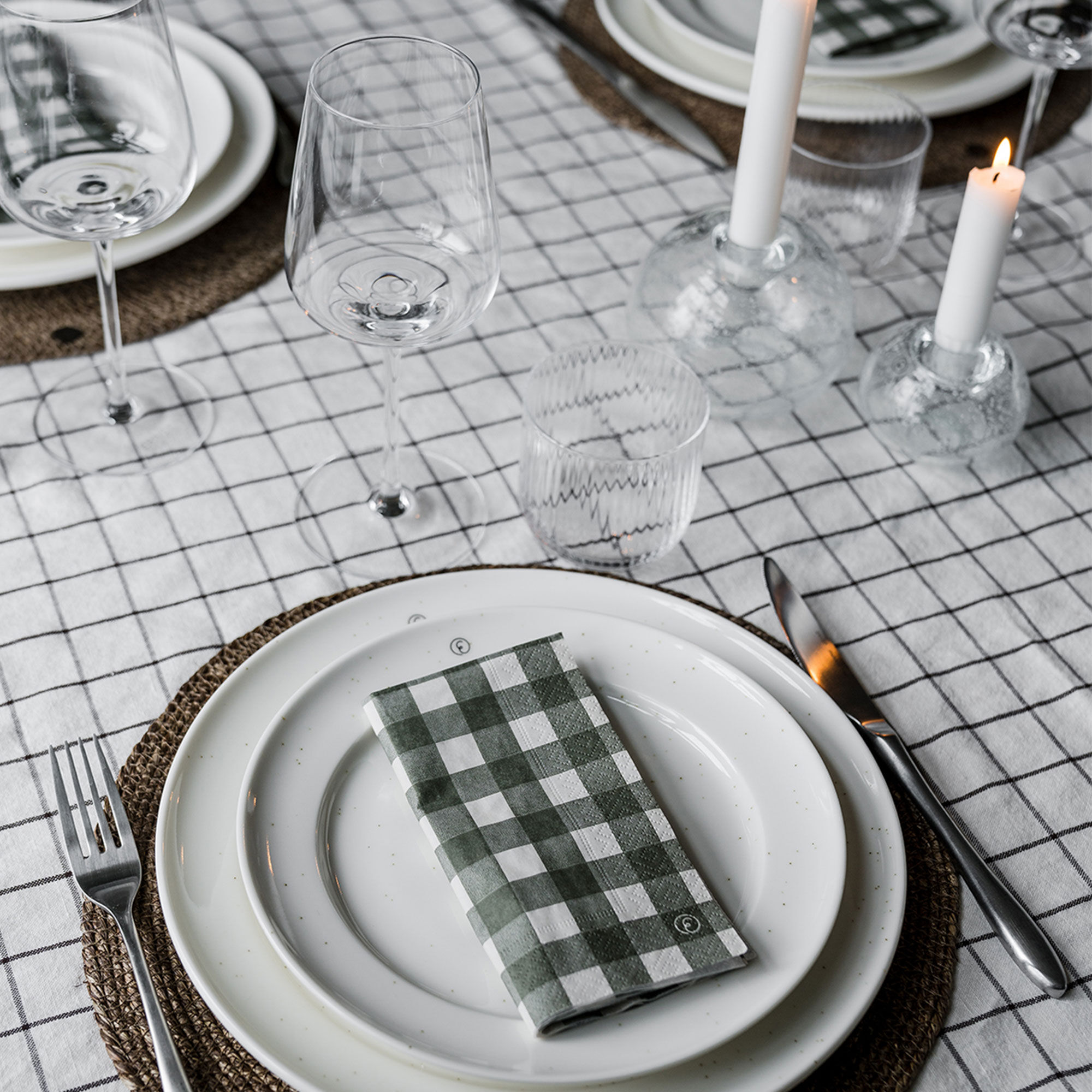 Stor ruta bordsduk 145x240 cm, vit/brun