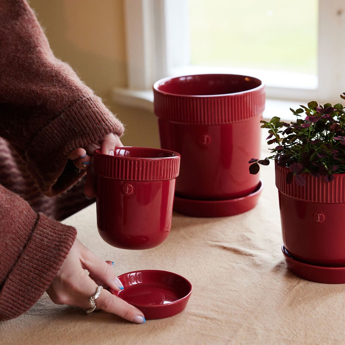 Elise kruka 13 cm, vinröd