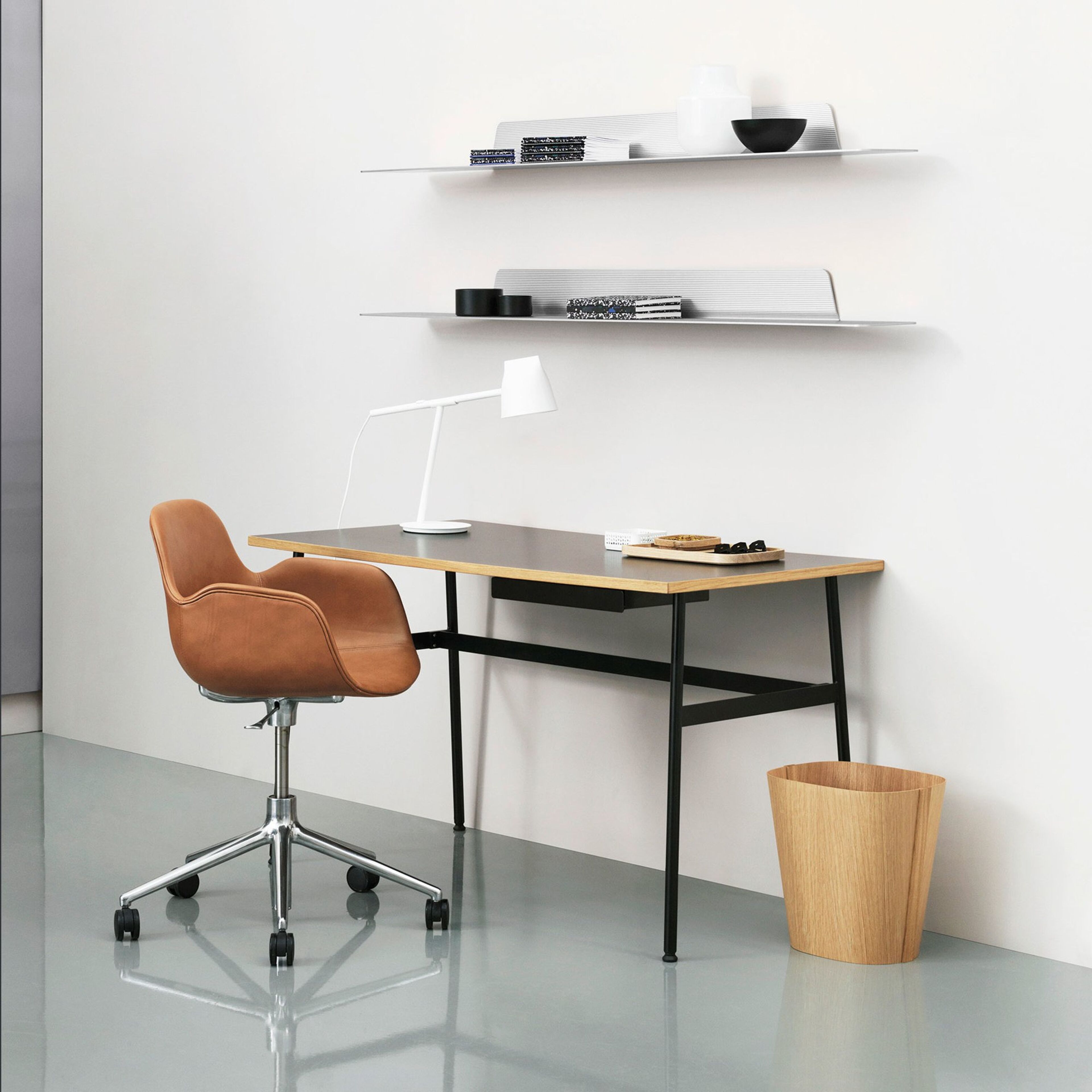 normann-copenhagen-jet-hylde-soelv-160-cm-600998-18927-6