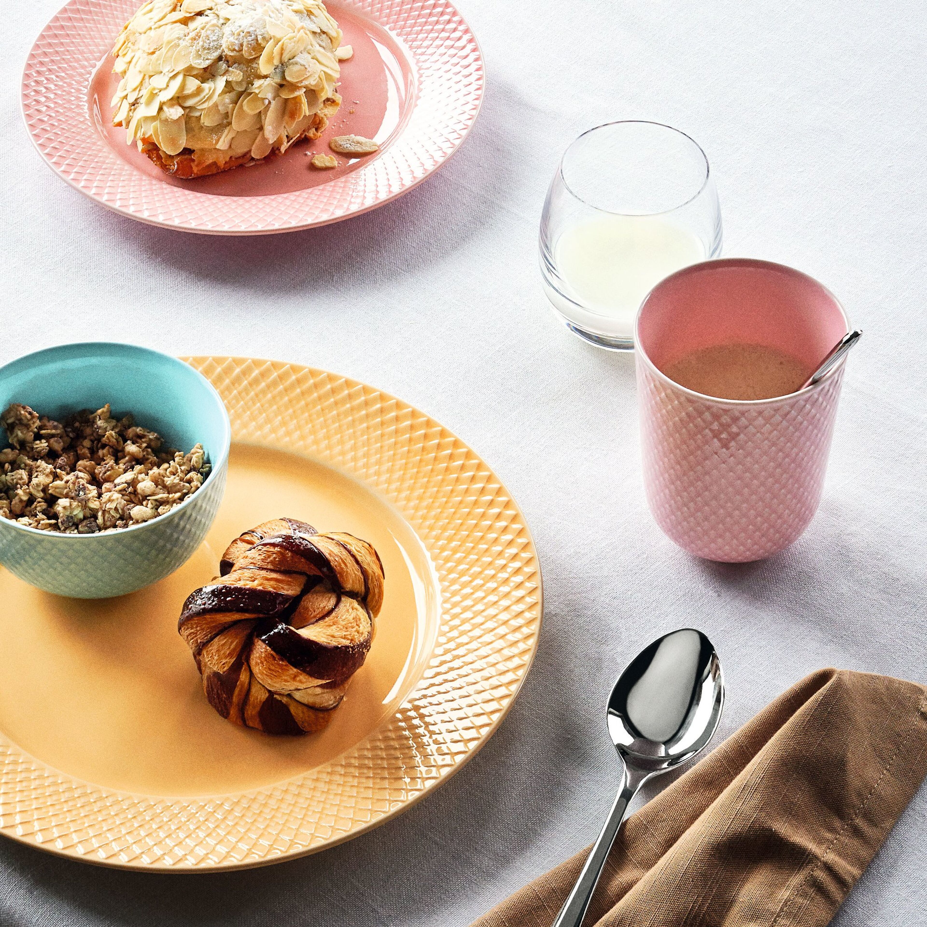 lyngby-porcelaen-rhombe-krus-33-cl-rosa-201960-42521-2