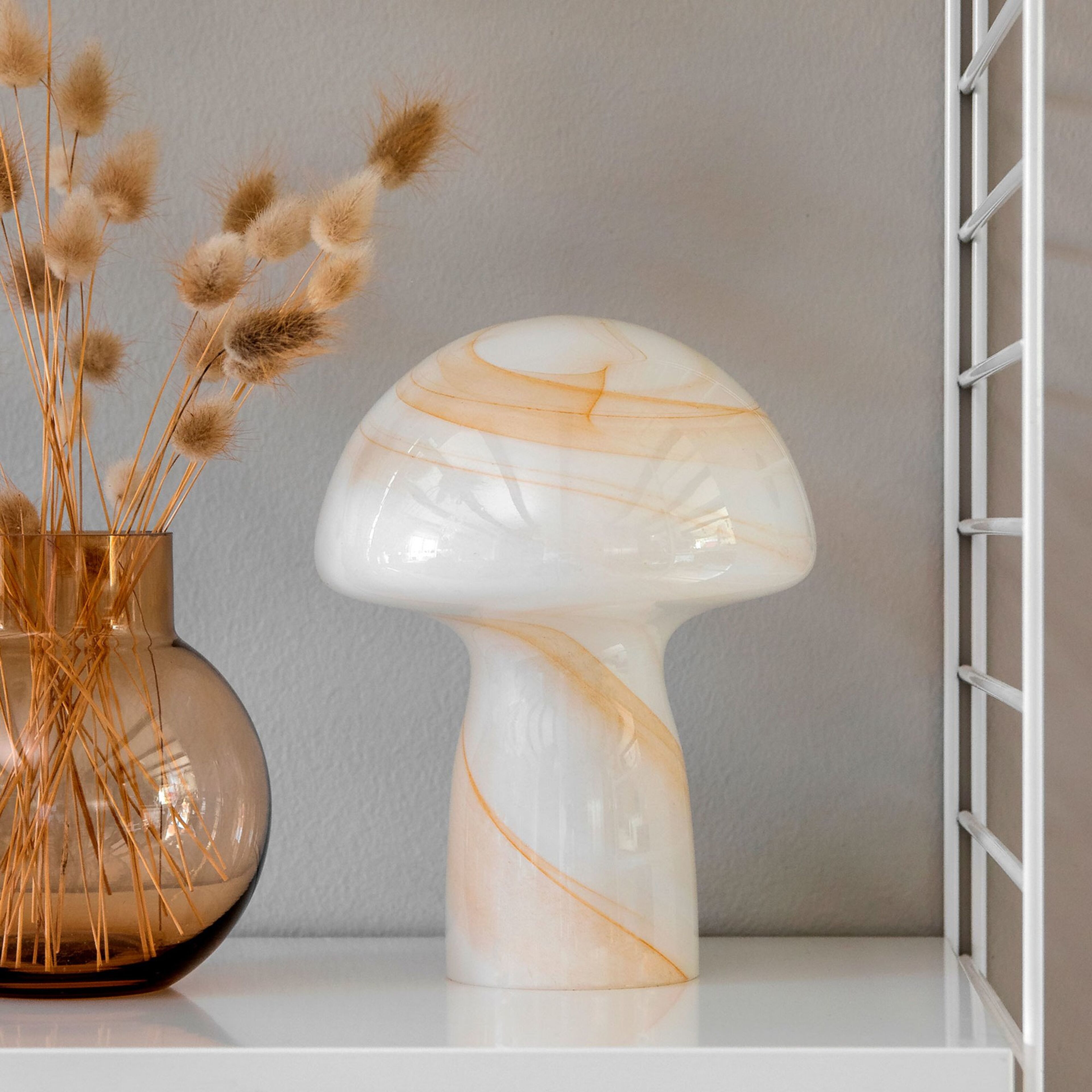 globen-lighting-fungo-bordlampe-16-cm-beige-611402-44512-3