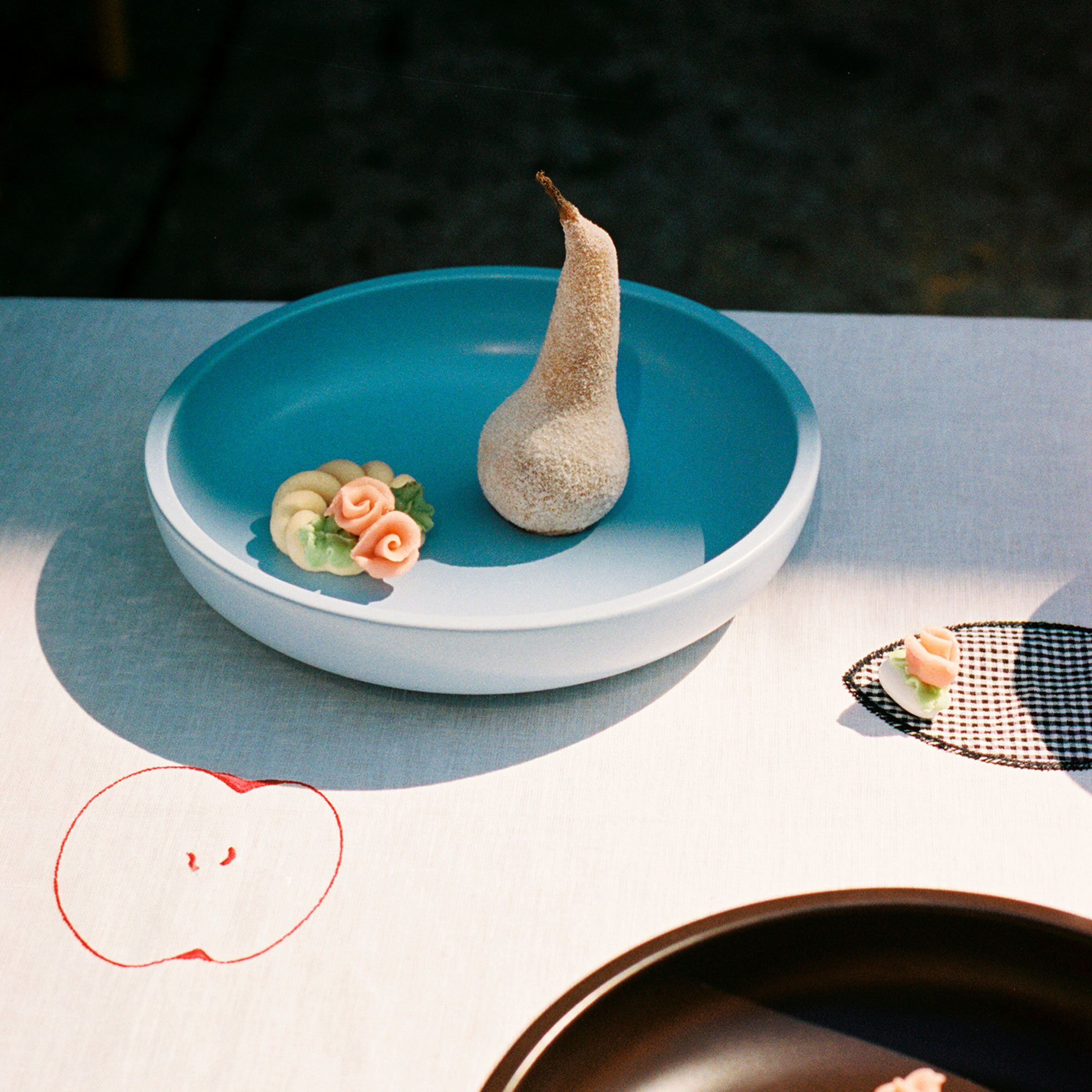 hay-sobremesa-serveringsskaal-medium-lyseblaa-541533-54584-5