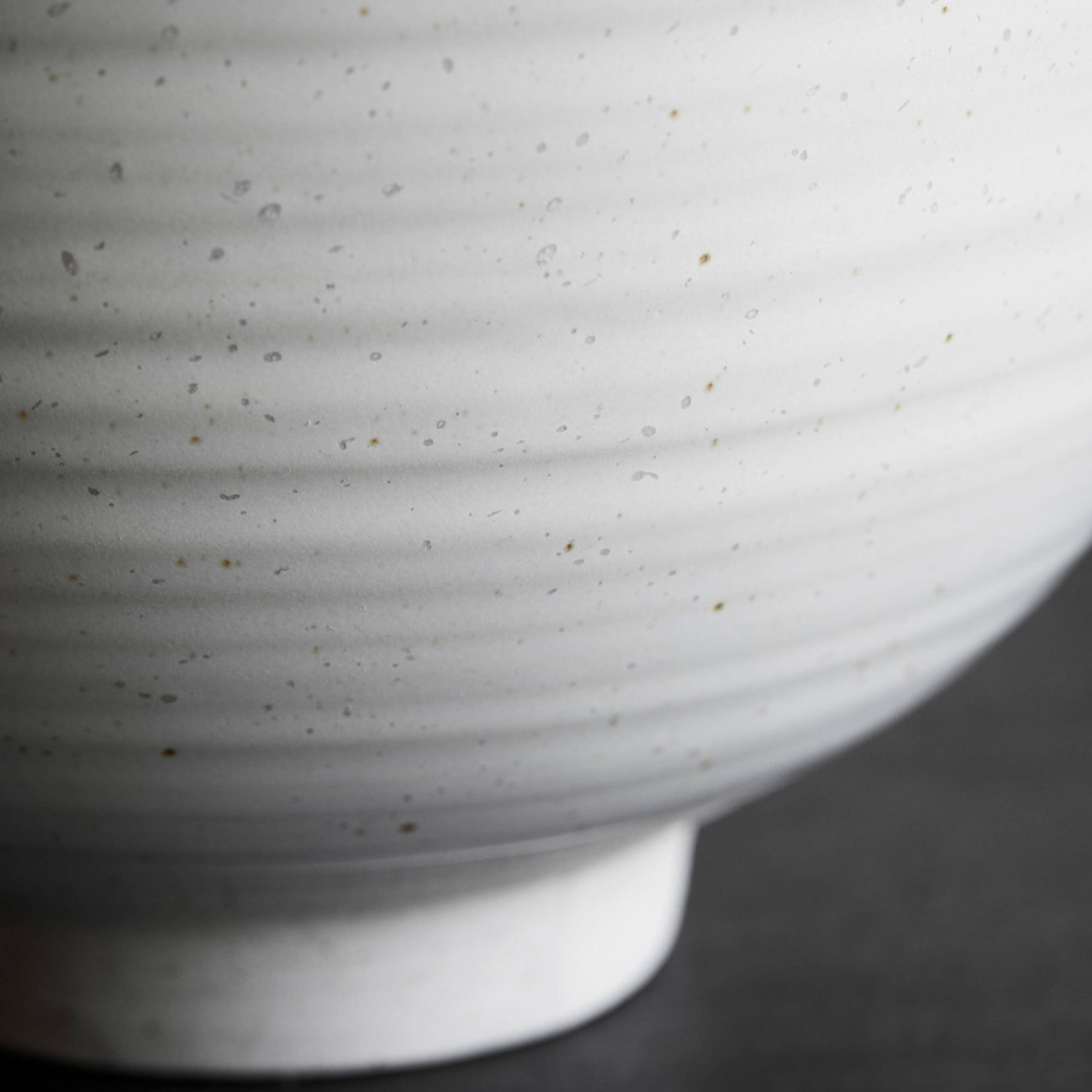 house-doctor-pion-skaal-stor-hvid-graa-206260114-54308-4